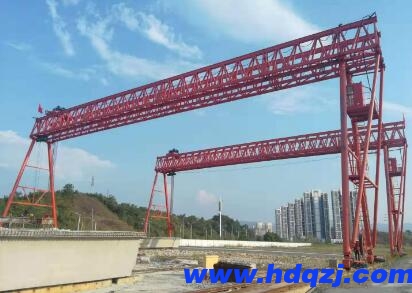 龍門吊軌道允許偏差對起重設備的**性和運行效果有何影響？