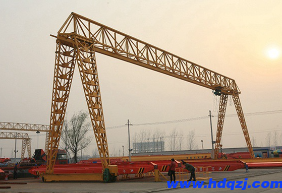 小型龍門架中的手拉葫蘆鏈條卡住了怎么辦？